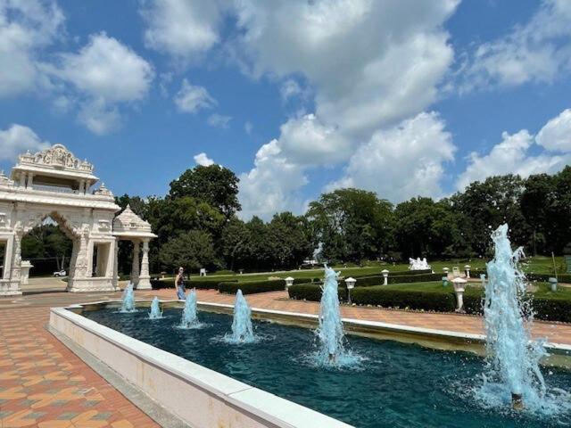 Schaumburg Paradise Oasis With A Secret Garden And Private Pool Ngoại thất bức ảnh
