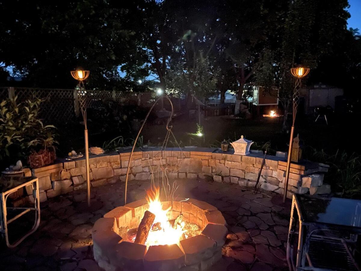 Schaumburg Paradise Oasis With A Secret Garden And Private Pool Ngoại thất bức ảnh