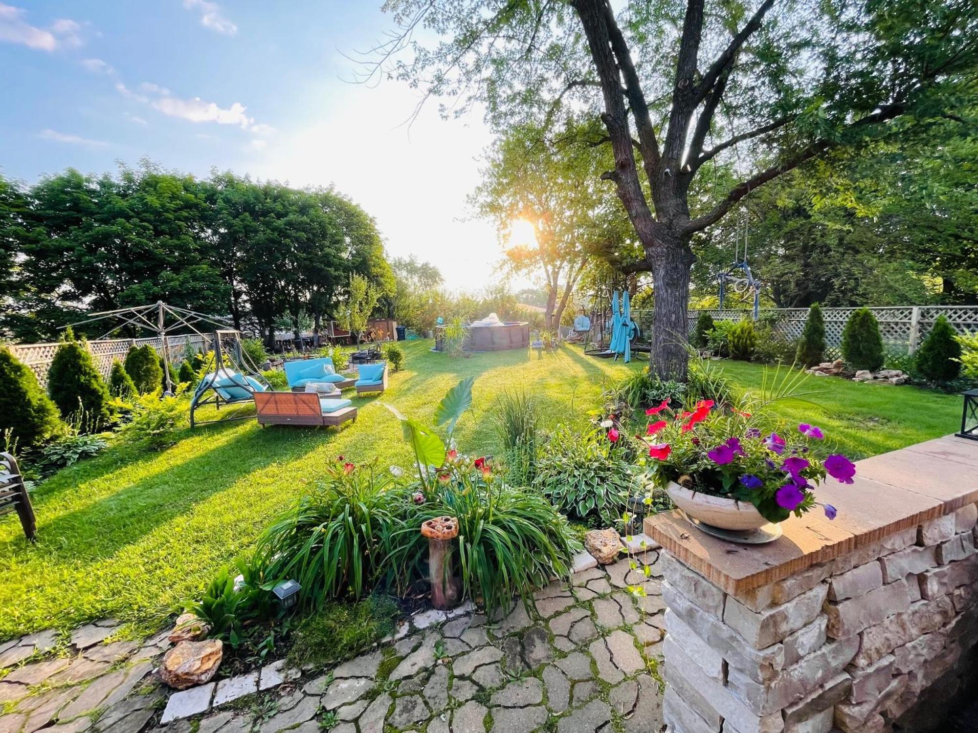 Schaumburg Paradise Oasis With A Secret Garden And Private Pool Ngoại thất bức ảnh
